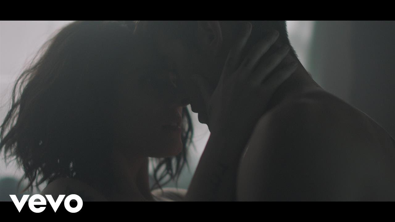 The Chainsmokers Closer ft. Halsey (Video)